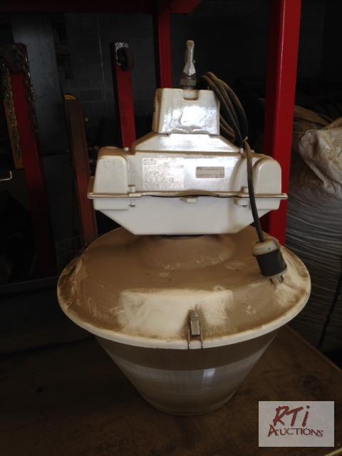 lot 196 image: Hubbel 400 Watt overhead light. All equipment...
