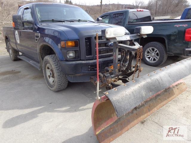 lot 2 image: 2009 FORD F-250 4WD Pickup truck, VIN 1FTSX2...