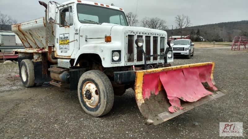 lot 29 image: 1977 International S2500 truck. VIN CA255HHA...