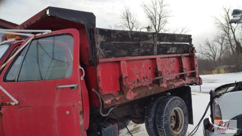 lot 35 image: 1980 Chevrolet six wheel dump truck MINUS eng...