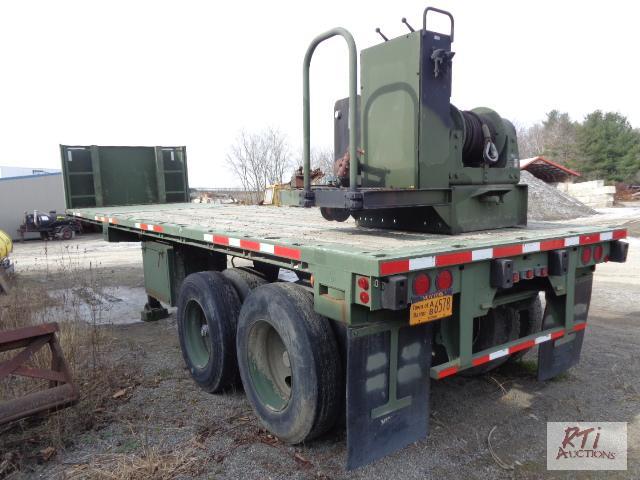 lot 44 image: SOUTHWEST TRUCK AND BODY CO. TA Flat-bed tra...