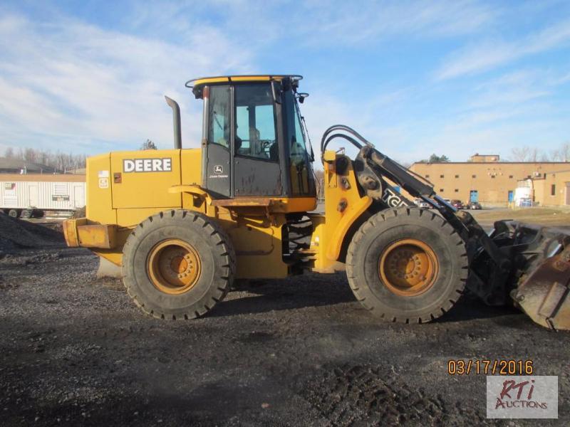 lot 45A image: 2003 John Deere TC54H wheel loader, SN DWTC5...