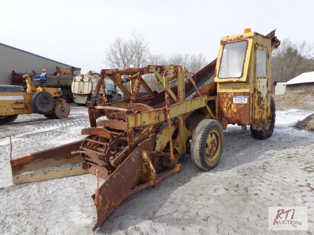 lot 55 image: 1980 ATHEY 7-11 Force-feed loader. Gas engine...