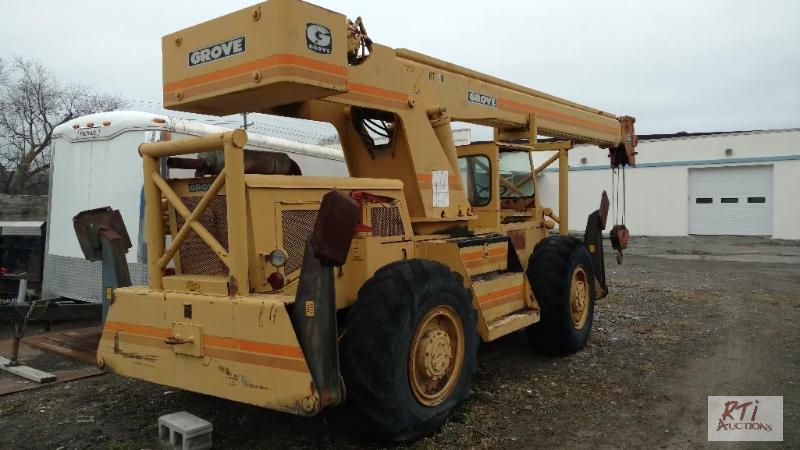 lot 56 image: Grove Rough Terrain 15 Ton Crane. 4WD and 4 w...