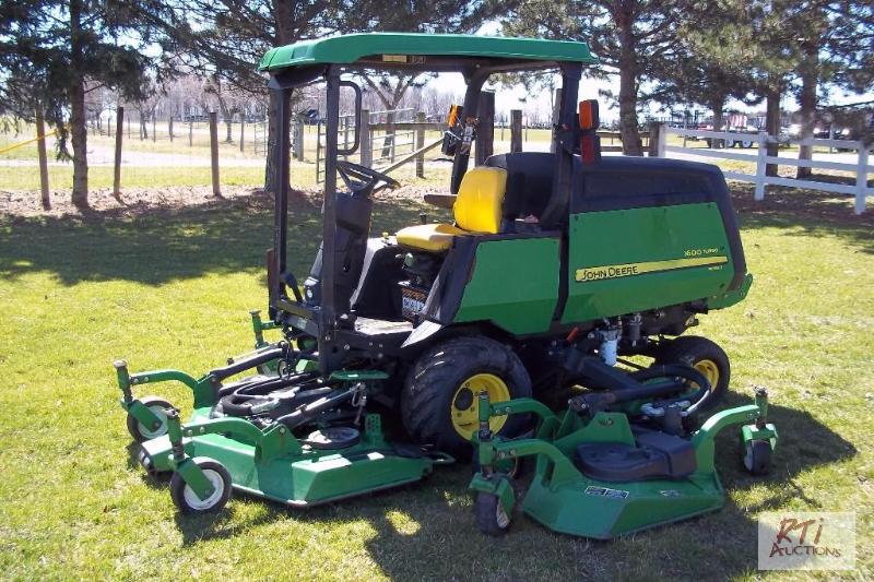 lot 79 image: John Deere 1600 Turbo Series II wide-area mow...