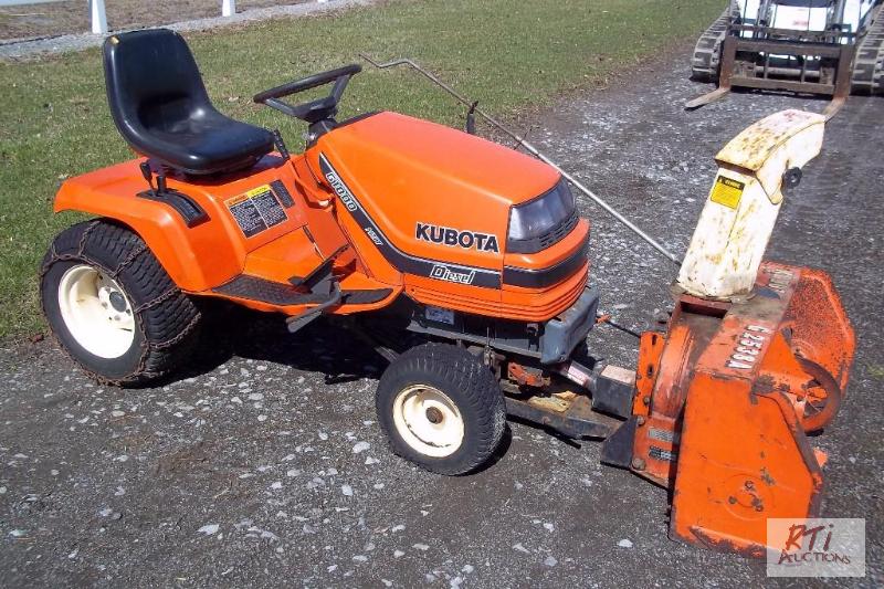 lot 82 image: Kubota G1800HST tractor wKubota G2538A 38 fr...