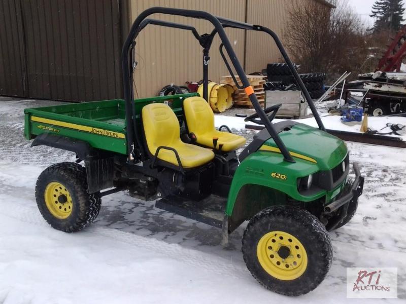 lot 84 image: 2010 John Deere Gator, 4wd, HL  R transmiss...