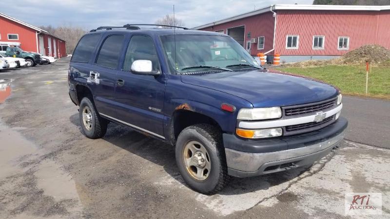 lot 9 image: 2002 Chevrolet 4WD Tahoe, VIN# 1GNEK13ZX2J329...