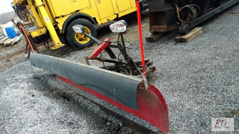 lot 99 image: 10 Ft hydraulic all angle snow plow with fram...