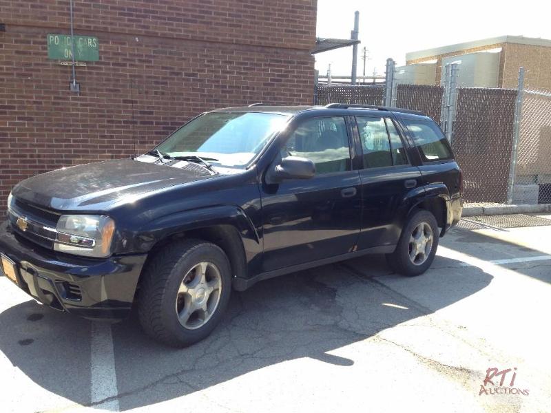 lot 11 image: 2008 Chevy 4WD Trailblazer LS, VIN 1GNTD13SX...