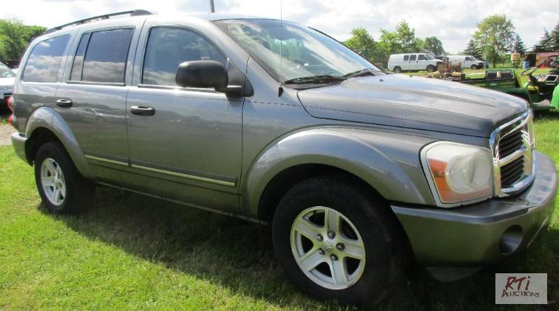 lot 12 image: 2005 Dodge Durango Limited, AWD, gas, automat...