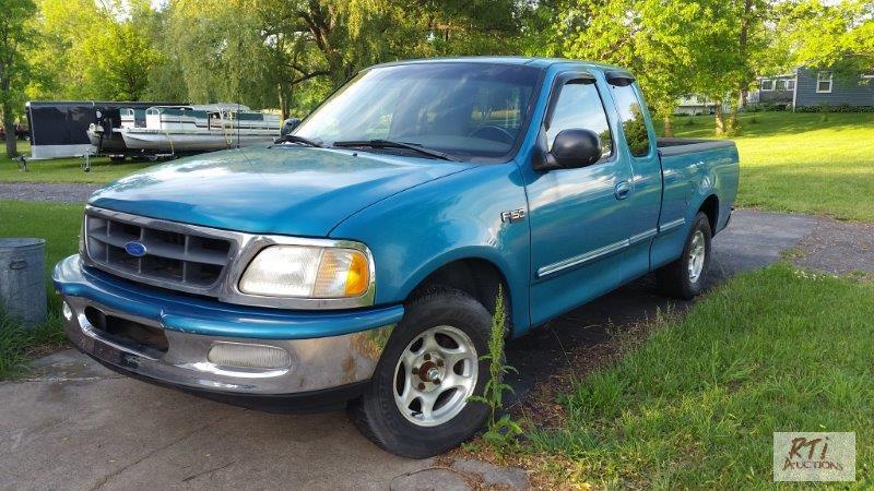 lot 15 image: 1997 Ford F150 2WD Supercab, VIN 2FTDX1729VC...