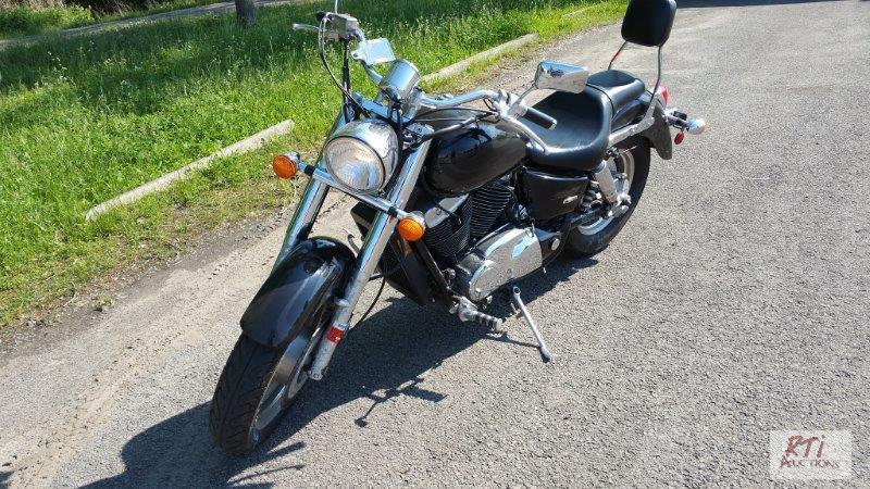 lot 17 image: 2004 Honda VT1100C2 Motorcycle, VIN1HFSC4304...