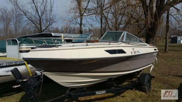 lot 21 image: 1986 19 Four Winns boat. VIN DP412867. It i...
