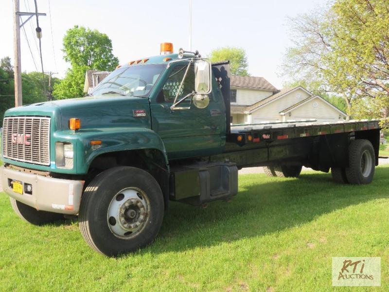 lot 22 image: 2002 GMC 8500 Flatbed. Cat Turbo Diesel. Fact...