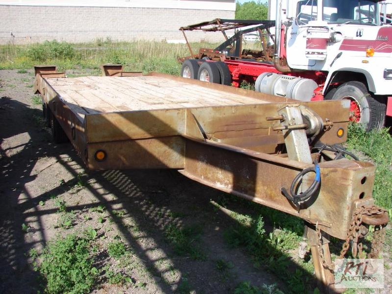 lot 29 image: 1992 Talbert 12 Ton tagalong trailer, ID. 40F...