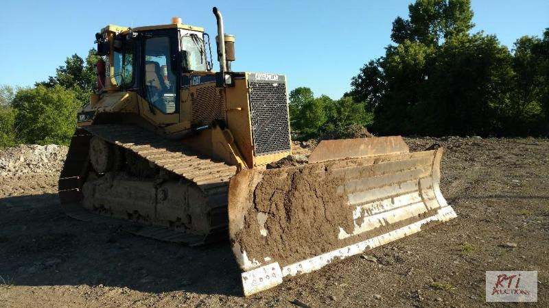 lot 33 image: Cat D6M LPG Dozer. 6 way blade 126&quot wid...