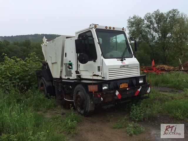 lot 39 image: 2004 JOHNSON Street Sweeper, VIN 1JVM4C394C1...