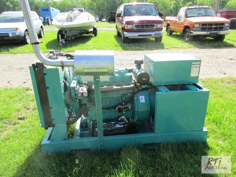 lot 44 image: Cummins 25kw generator, Kubota 5-cylinder die...
