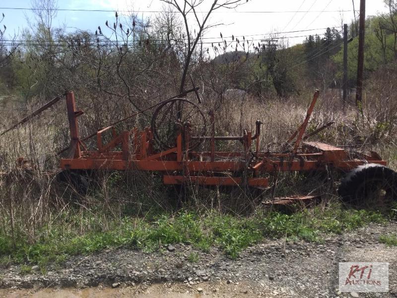 lot 47 image: Pull Type Grader (#2), Rubber Tires, Tricycle...