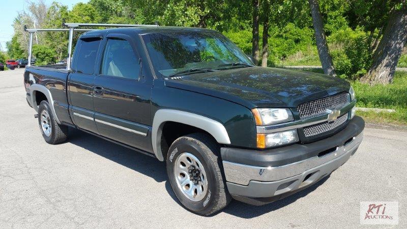 lot 6 image: 2005 Chevrolet Silverado Supercab 4X4, VIN 1...