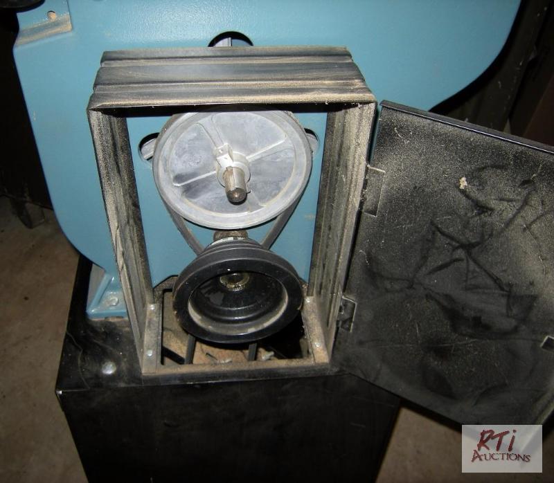 RELIANT Band Saw 14, adjustable tilt table fo... June NetAuction