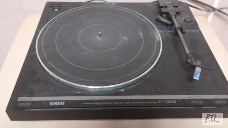 lot 81 image: Denon and Yamaha cassette decks, (2) Yamaha A...