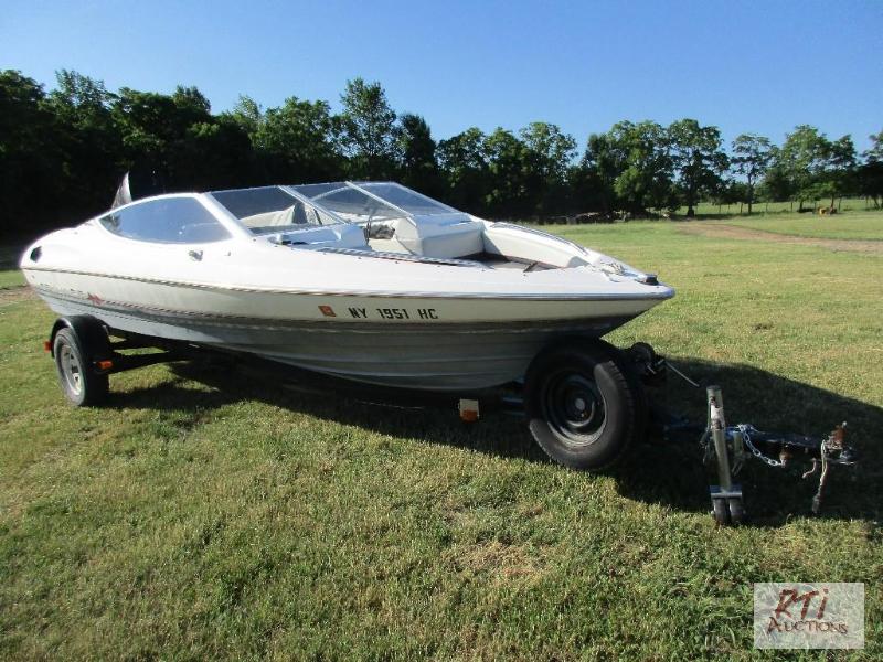 lot 18 image: 1990 Bayliner boat, SN BIYB51CGC090 on trail...