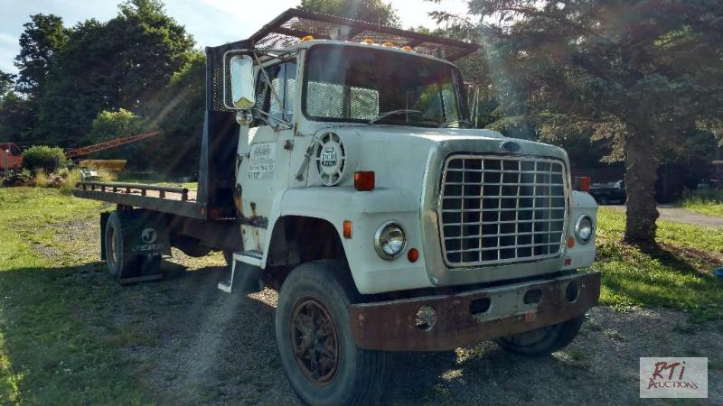 lot 24 image: 1984 Ford 8000. SA. Cat diesel. 5x2 transmiss...