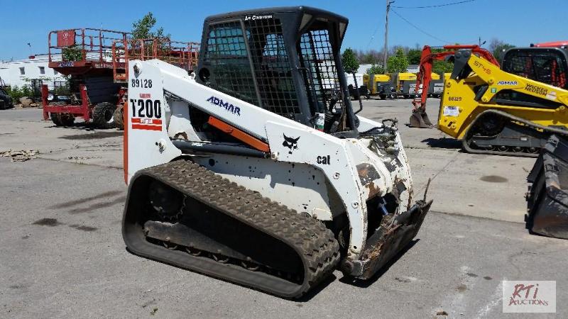 lot 29 image: 2004 Bobcat T200 Track Loader with 1984 hours...
