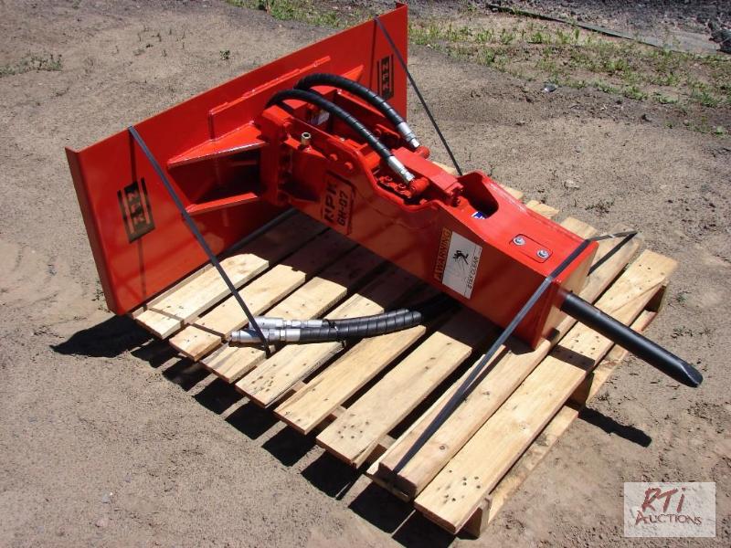lot 31 image: NPK model GH-07 hydraulic hammer to for skids...