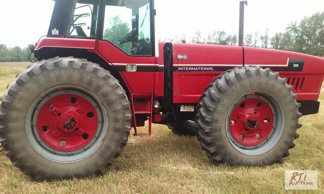 lot 36 image: International 3588 tractor., cab, 4WD, 2 remo...