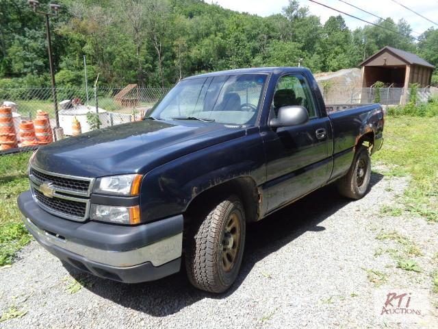 lot 4 image: 2006 Chevy 1500 Silverado 4WD Reg. Cab, VIN ...