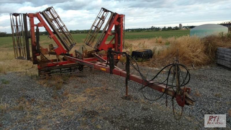 lot 42 image: Case IH 30Ft crumbler. Used on 500...
