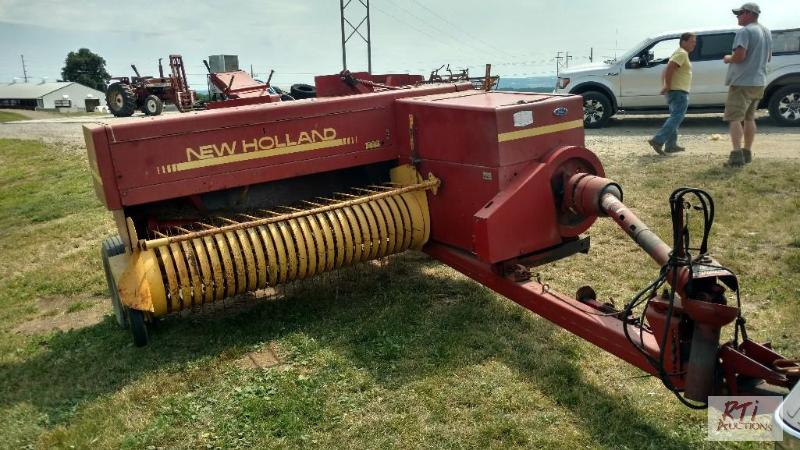 lot 46 image: New Holland 575 kicker baler. Model 72. SN83...