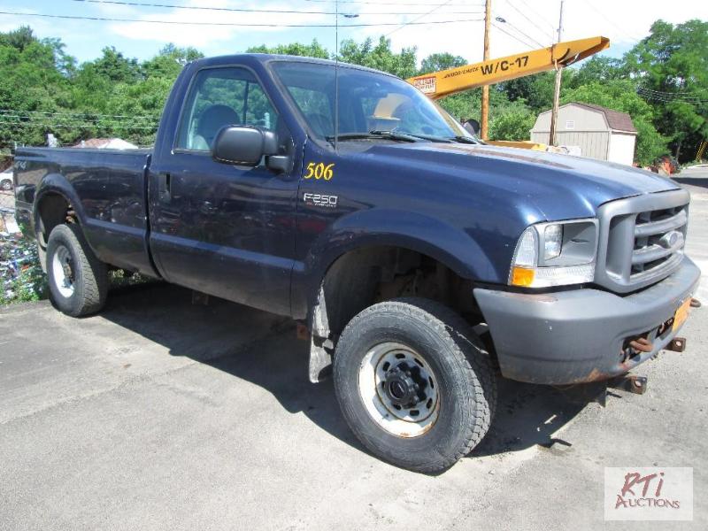 lot 5 image: 2003 Ford F250 XL 4WD regular cab pickup, VIN...