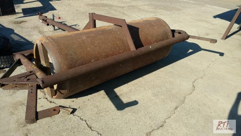 lot 54 image: Land roller. Center roller of a 3-section gro...