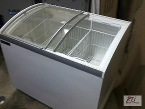 lot 73 image: Master Bilt ice cream freezer, working condit...