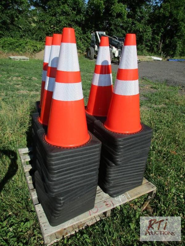 lot 81 image: Lot of (100) new traffic cones. Located in Ge...