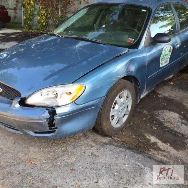 lot 21 image: 2006 Ford Taurus 4DSD, VIN# 1FAFP53U26A154445...