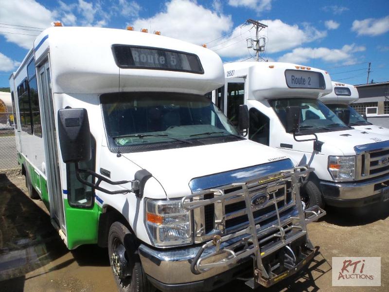 lot 27 image: 2010 FORD E-450 Bus, VIN 1FDFE4FS1ADB01663. ...