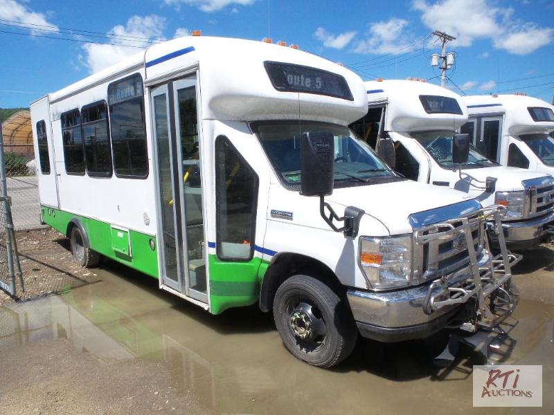 lot 28 image: 2010 FORD E-450 Bus, VIN 1FDFE4FS1ADB01646. ...