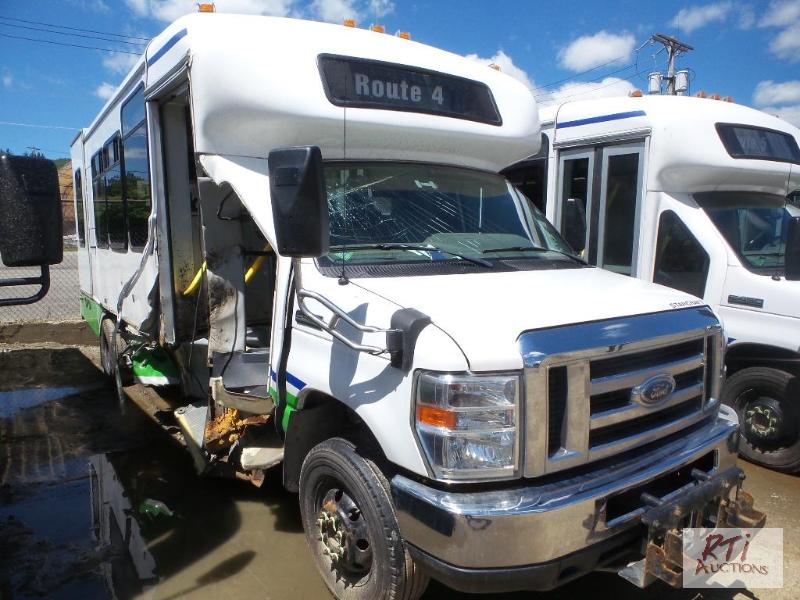 lot 31 image: 2010 FORD E-450 Bus, VIN 1FDFE4FSXADB01631. ...