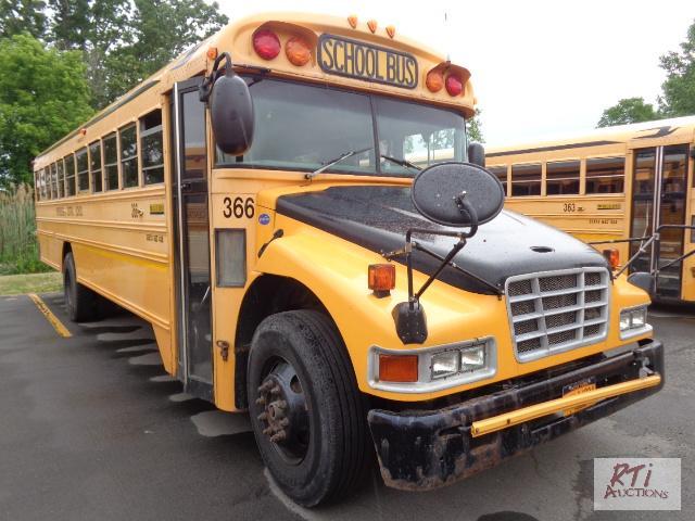 lot 36 image: 2007 Blue-BirdVision Mo. BBCV School bus, (u...