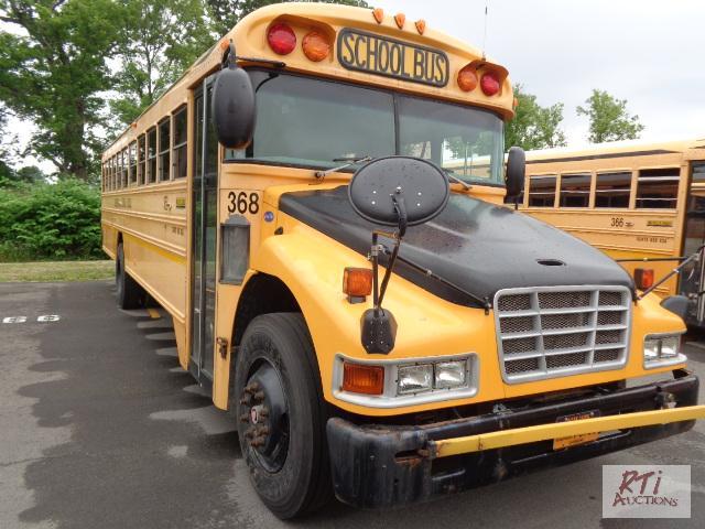 lot 38 image: 2007 Blue-BirdVision Mo. BBCV School bus, (u...