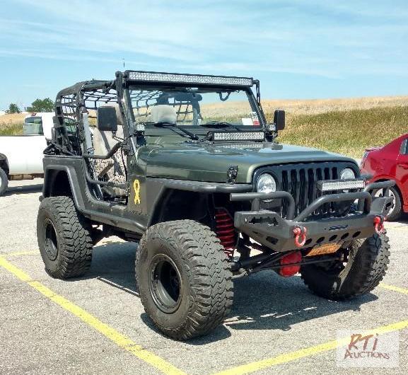 lot 5 image: 1999 Jeep Wrangler SE 2.5L. 5 Speed Manual Tr...