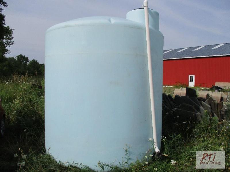 lot 58 image: 3000 gal poly vertical water tank with shut o...