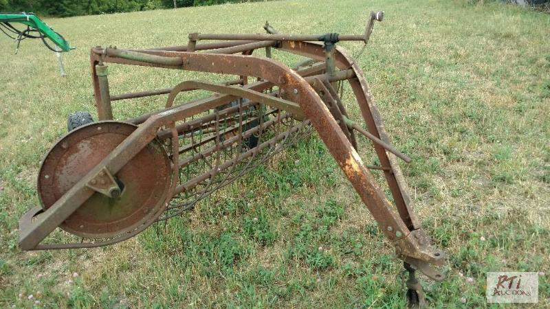 lot 60 image: John Deere 894 Hay Rake. SN 30128 Unit is lo...