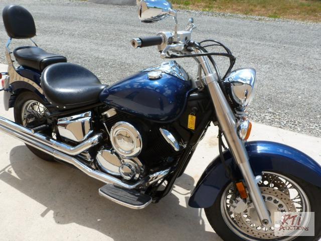 lot 7 image: 2000 Yamaha V-Star 1100. V-Twin 1100cc. 5 spd...