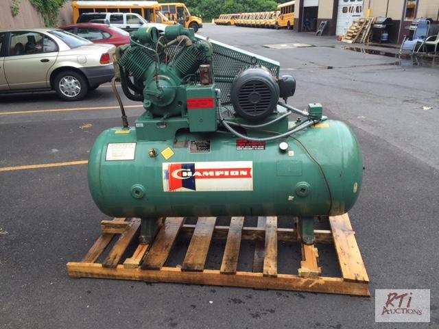 lot 73 image: Champion air compressor, Model 6206-2ZJC3, go...